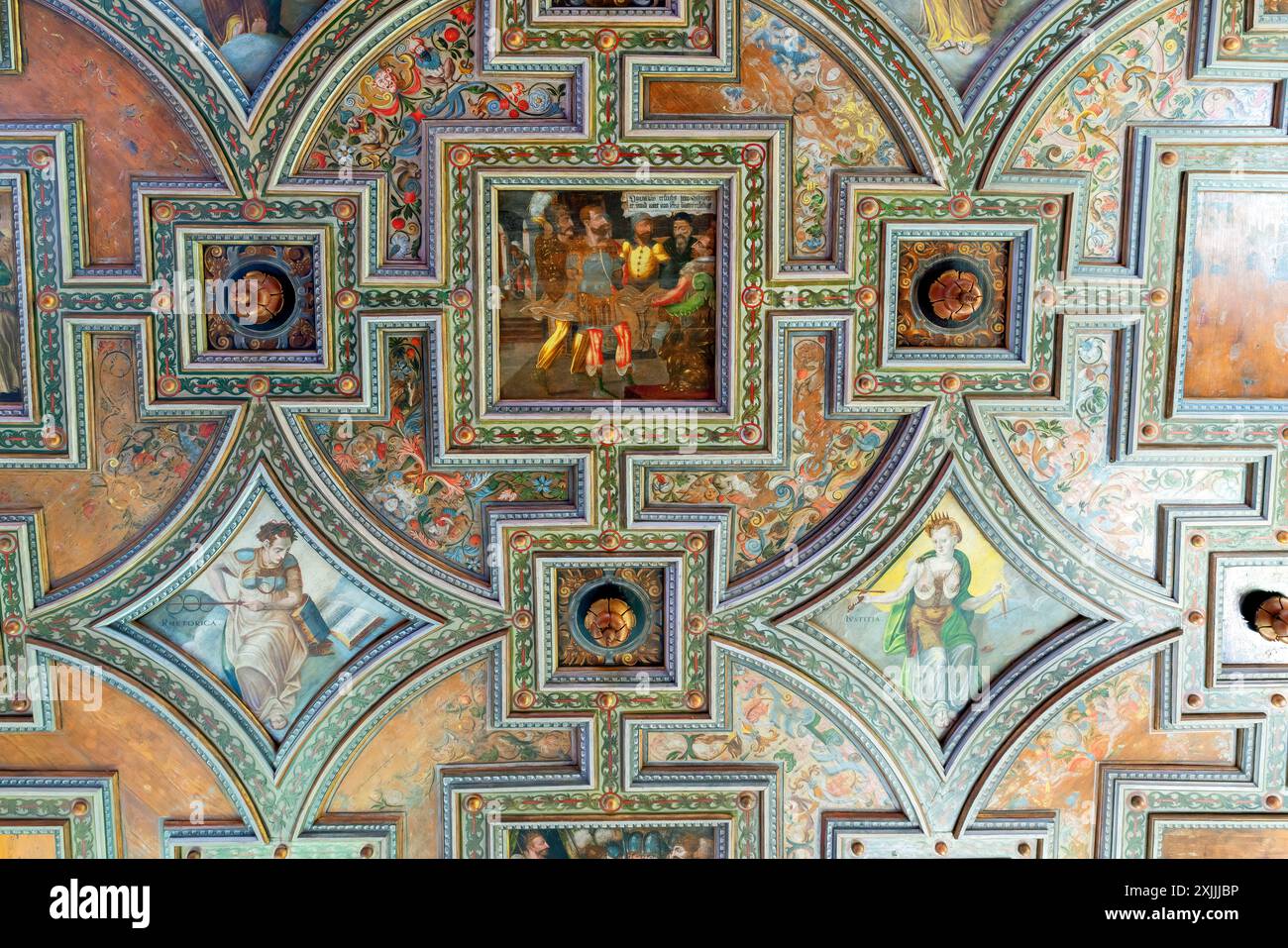 La sala grande con soffitto a cassetta in legno che ha origine dal castello di Dobrovice a Water CastleŠvihov, (Vodni Hrad Svihov), Repubblica Ceca. Foto Stock