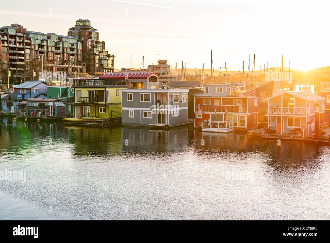 Tramonto sul colorato Fisherman's Wharf a Victoria, British Columbia. Foto Stock