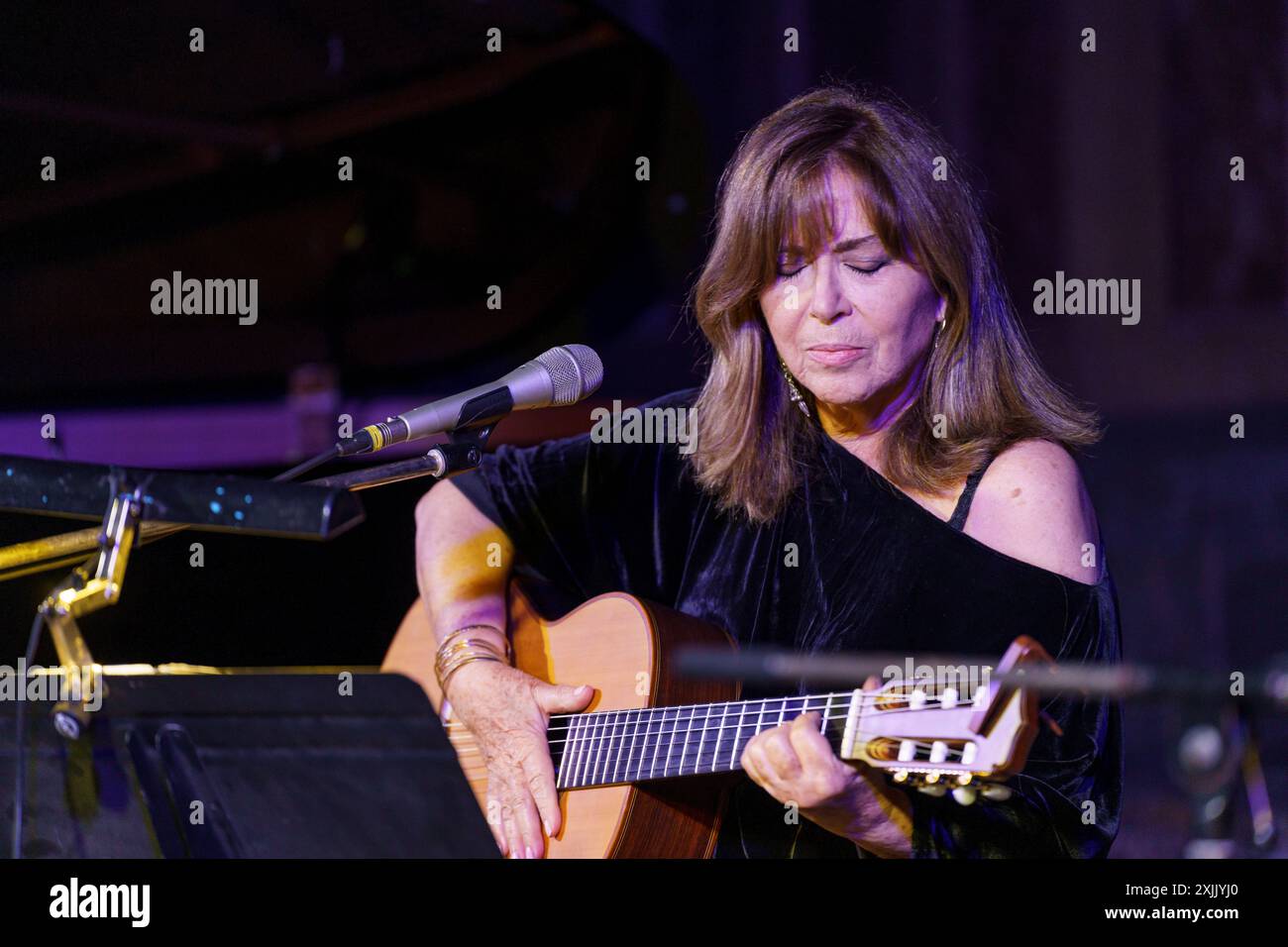 Maria del Mar Bonet i Verdaguer, concerto nella chiesa di Consolacio, Sant Joan, Maiorca, Spagna. Foto Stock