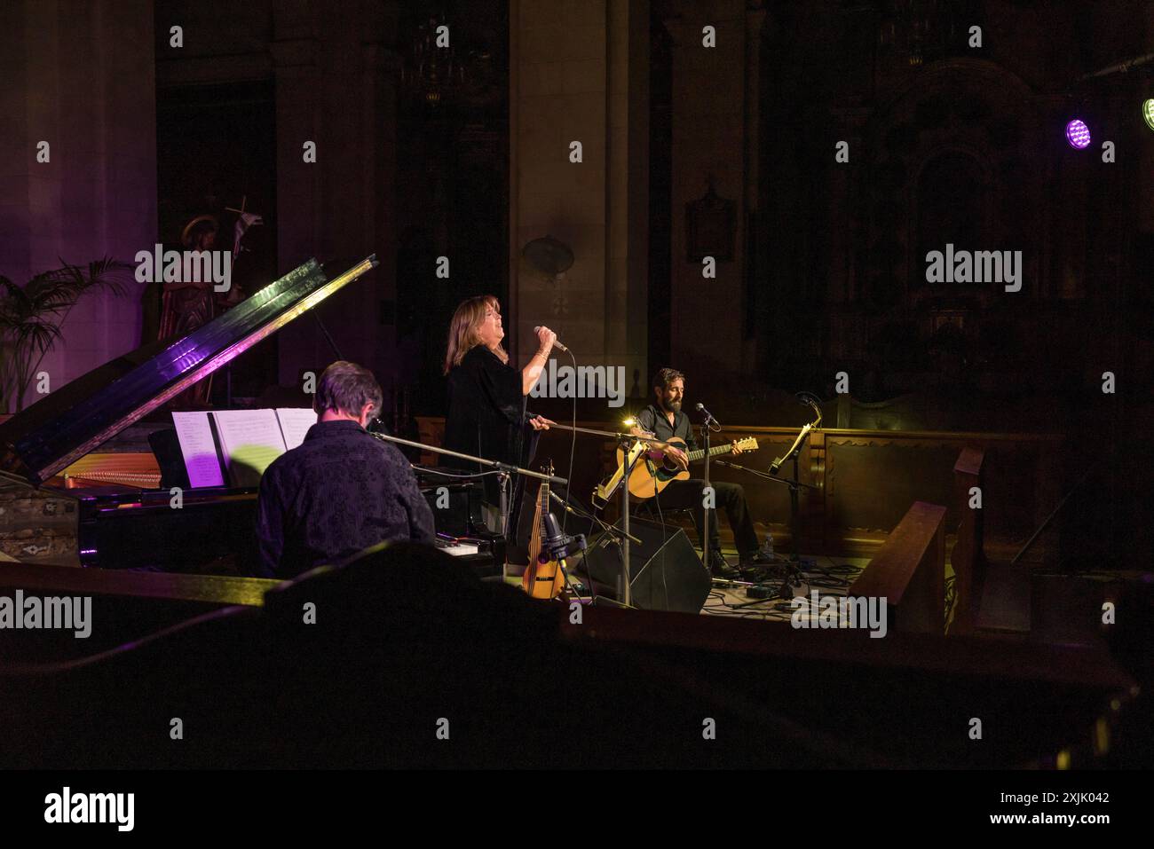 Maria del Mar Bonet i Verdaguer, concerto nella chiesa di Consolacio, Sant Joan, Maiorca, Spagna. Foto Stock