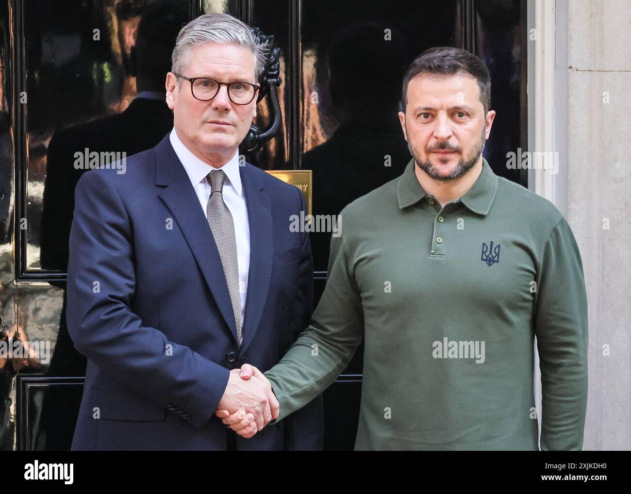 Londra, 19 luglio 2024. Sir Keir Starmer, primo ministro del Regno Unito, dà il benvenuto a Volodymyr Zelensky (scritto anche Zelenskyy o Zelenski), presidente dell'Ucraina, oggi a Downing Street a Londra. Crediti: Imageplotter/Alamy Live News Foto Stock