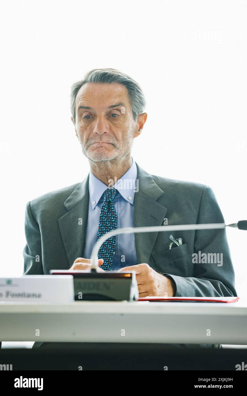 Milano, firma del protocollo d'intesa tra regione Lombardia e Eni Spa a Palazzo Lombardia. Nella foto: Attilio Fontana Foto Stock