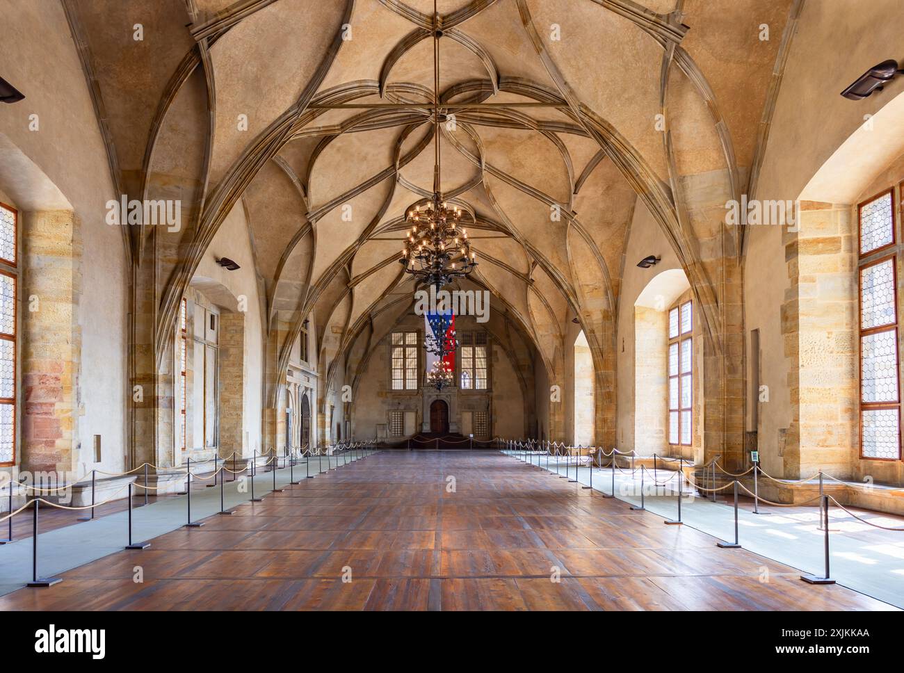 Praga, Repubblica Ceca - 25 maggio 2024: Sala all'interno del Palazzo reale, l'edificio originale della residenza, per lo più in legno, è stato costruito nel Castello di Praga Foto Stock