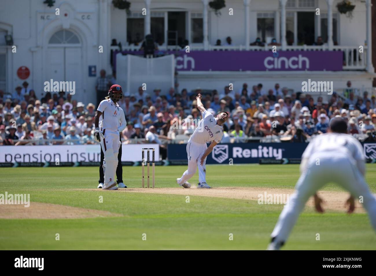 Trent Bridge, Nottingham, Regno Unito. 19 luglio 2024. Secondo test, Day Two Cricket, Inghilterra contro le Indie occidentali; Mark Wood of England bowling durante la partita Credit: Action Plus Sports/Alamy Live News Foto Stock