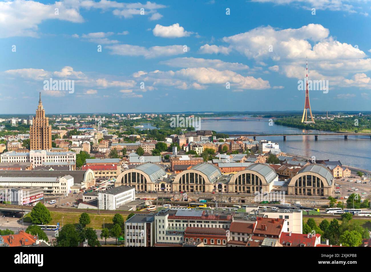 Vista panoramica dalla Basilica di San Pietro al centro di Riga, Lettonia Foto Stock