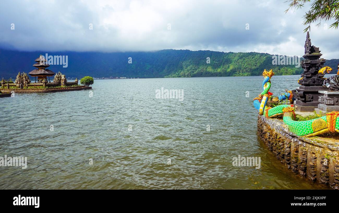 Turismo di vacanza a Bali, Tempio dell'acqua Ulun Danu Bratan Bali, Bali, Indonesia. Foto Stock