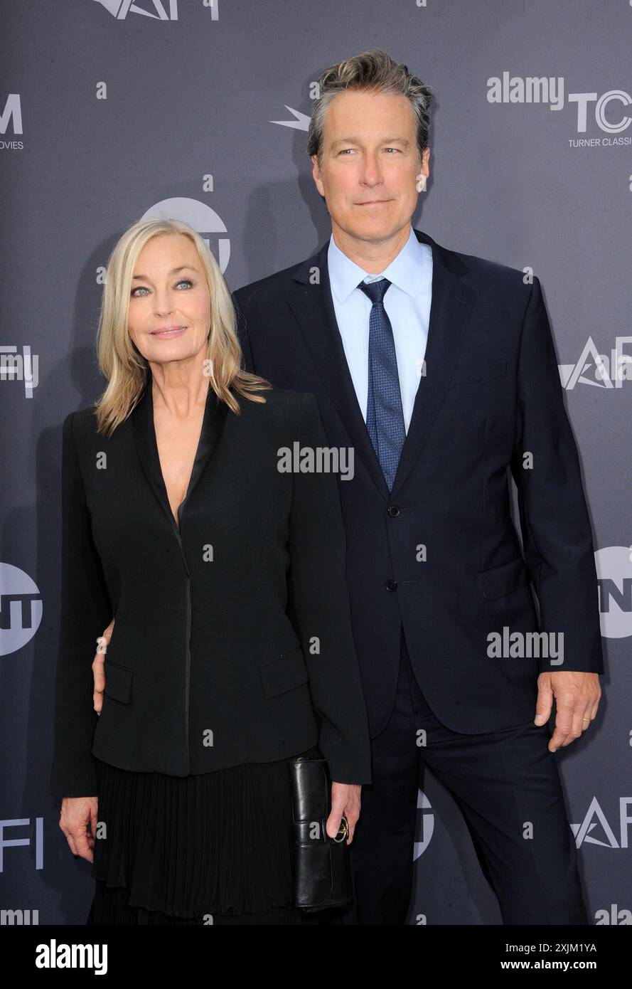 Bo Derek e John Corbett al 48° Annual AFI Life Achievement Award in onore di Julie Andrews tenutosi al Dolby Theater di Hollywood, USA il 9 giugno Foto Stock
