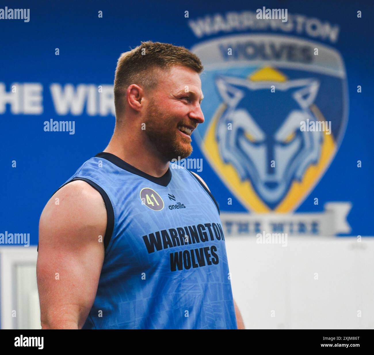 I Warrington Wolves firmano Luke Yates il primo giorno al The Wire Foto Stock