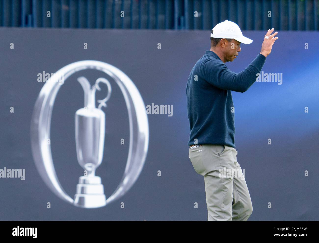 Troon, Scozia, Regno Unito. 19 luglio 2024. Il secondo round del 152° Campionato Open si tiene presso il campo da golf Royal Troon. PIC; Tiger Woods reagisce al putt sul 18 ° verde. Iain Masterton/Alamy Live News Foto Stock