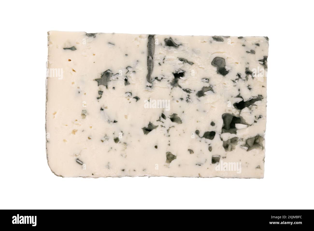 formaggio sagomato blu isolato su sfondo bianco con percorso di ritaglio, un pezzo di formaggio con muffa Foto Stock