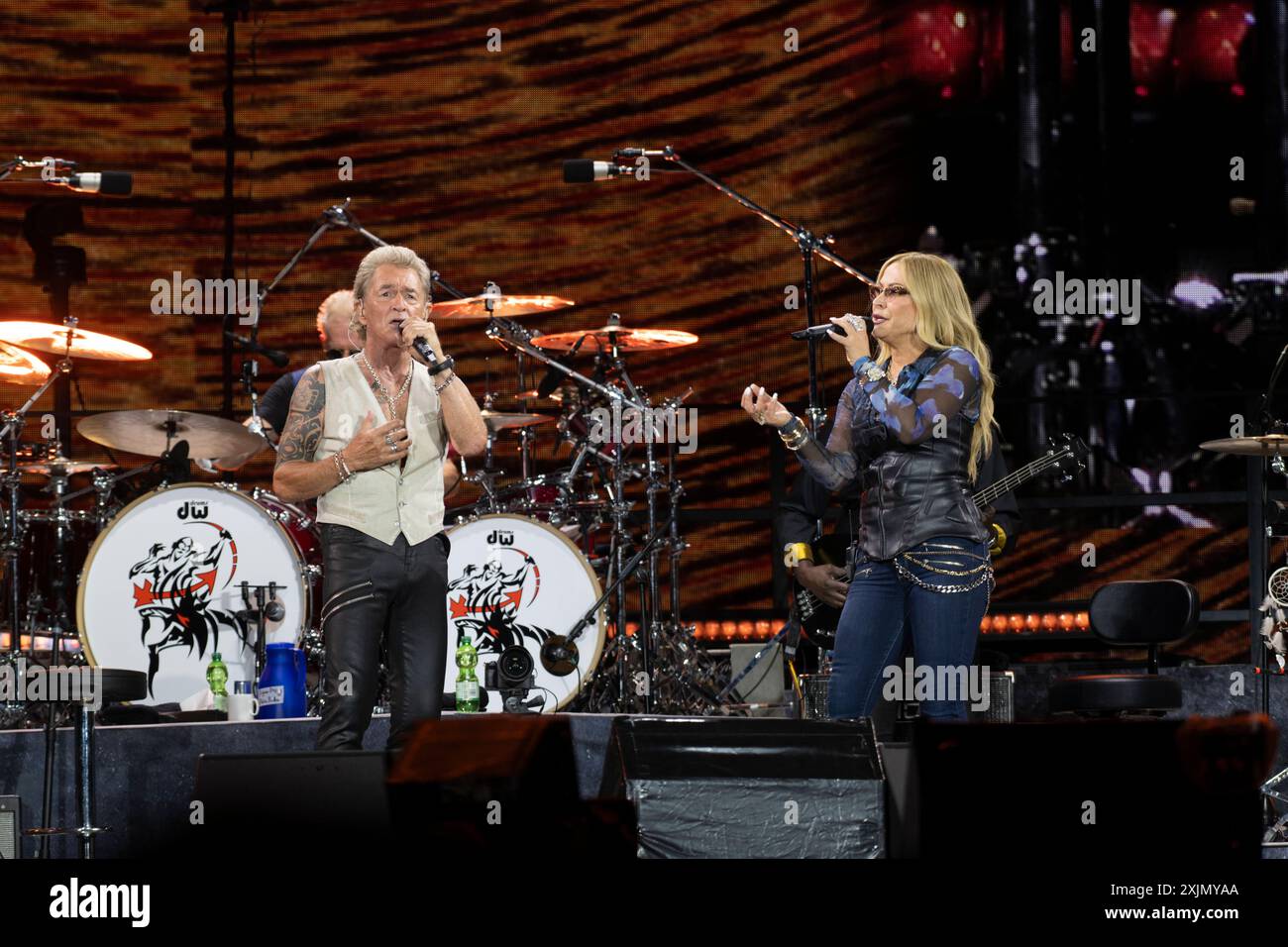 Peter Maffay und Anastacia. 18.07.2024 spielte Peter Maffay im Rahmen Seiner Farewell-Tour ein Konzert im Deutsche Bank Park a Francoforte sul meno. MIT dabei waren Gäste wie Anastacia, Johannes Oerding und Bülent Ceylan. *** Peter Maffay e Anastacia il 18 luglio 2024, Peter Maffay suonò un concerto al Deutsche Bank Park di Francoforte sul meno come parte del suo Farewell Tour. Gli ospiti includevano Anastacia, Johannes Oerding e Bülent Ceylan KONZPETERMAFFAY Foto Stock