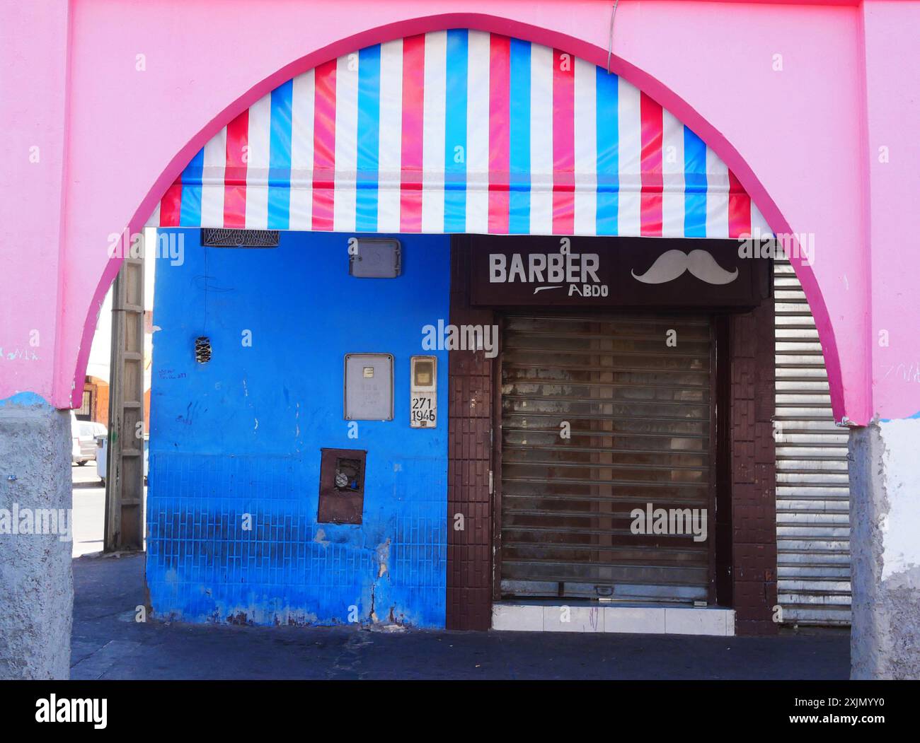 Colorate facciate di negozi ad Agadir, Marocco. Foto Stock