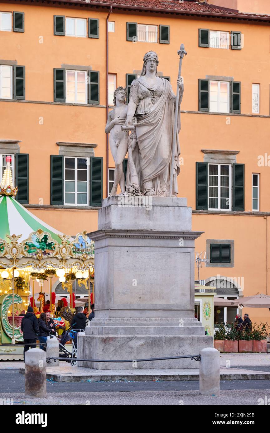 Statua di Maria Luisa di Borbone in Piazza Napoleone a Lucca, Toscana, Italia Foto Stock