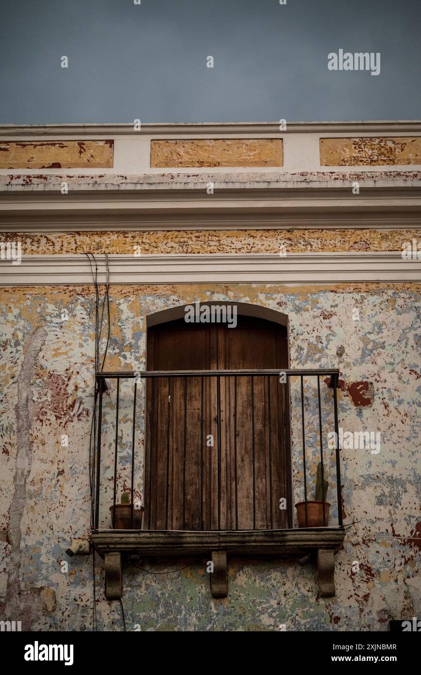 Dettagli della casa nel centro della città di epoca coloniale spagnola, Antigua, Guatemala, America centrale Foto Stock
