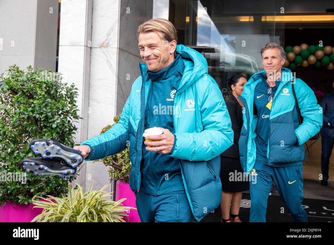 MatildaÕs allenatore Tony Gustavsson lascia il campo all'Olympic Park per allenarsi prima MondayÕs della partita contro la Cina. Foto: Thomas Lisson Foto Stock