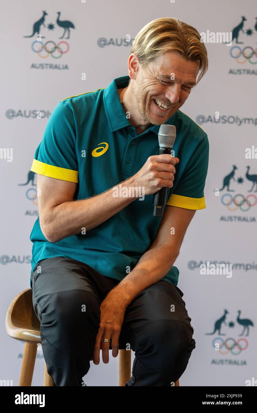 L'allenatore della squadra olimpica australiana Tony Gustavsson parla all'annuncio della squadra olimpica australiana di Parigi. Foto: Thomas Lisson Foto Stock