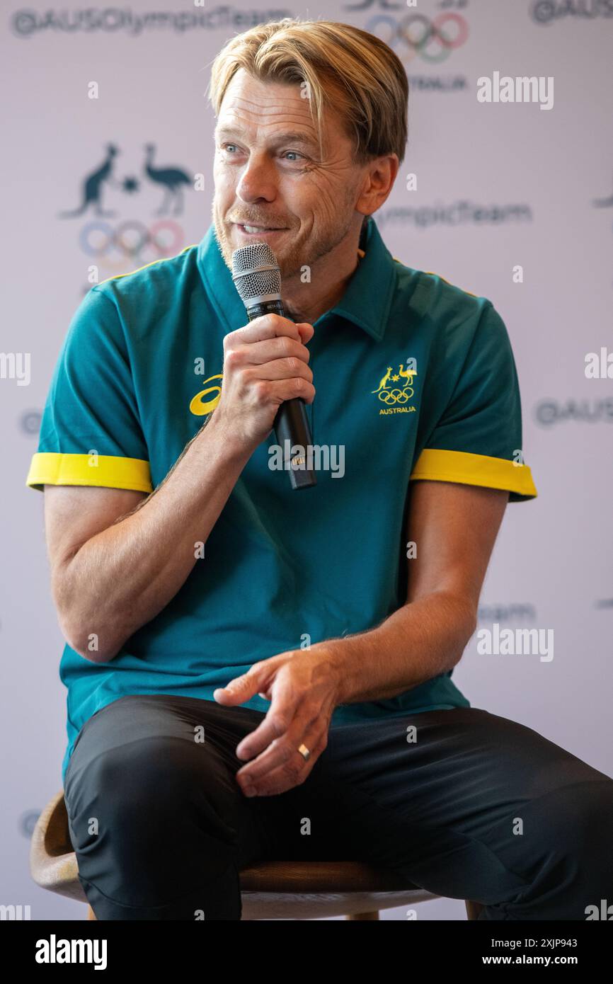 L'allenatore della squadra olimpica australiana Tony Gustavsson parla all'annuncio della squadra olimpica australiana di Parigi. Foto: Thomas Lisson Foto Stock