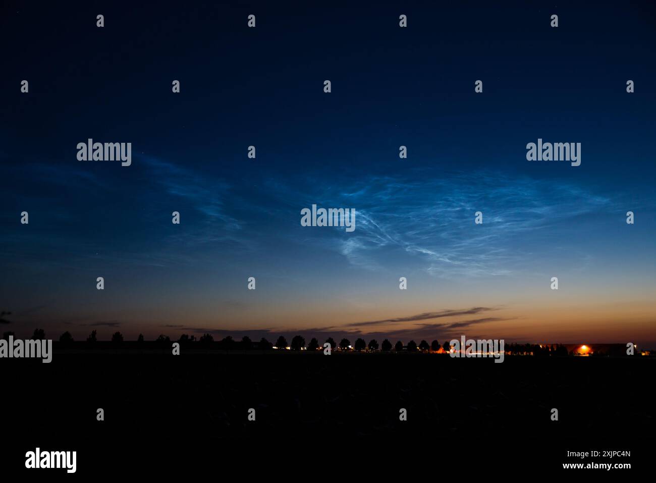 Noctilucent phonomen above Prague, 3 luglio 2021 Foto Stock