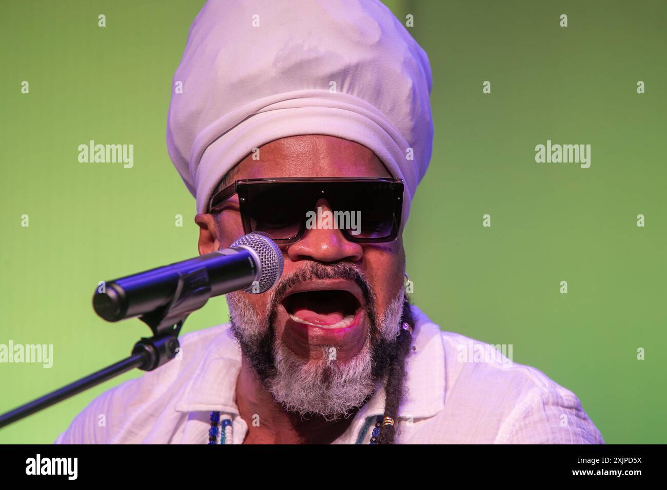 Madrid Spagna. 19 luglio 2024. Questo pomeriggio si è tenuto a Casa America a Madrid l'incontro culturale "dialogo Ibero-America”, con la partecipazione dell'artista brasiliano Carlinhos Brown, ambasciatore ibero-americano della cultura e di Marina Valdés, cantante e bisnipote dell'artista cubano Bebo Valdés. Crediti: Canales Carvajal/Alamy Live News. Foto Stock