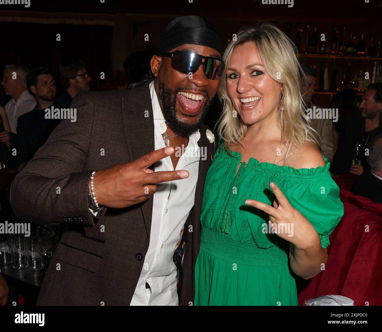 Kule T e Larissa Eddie partecipano all'Alan Endfield's Summer Party alla Mistress of Mayfair a Mayfair, Londra. Foto Stock