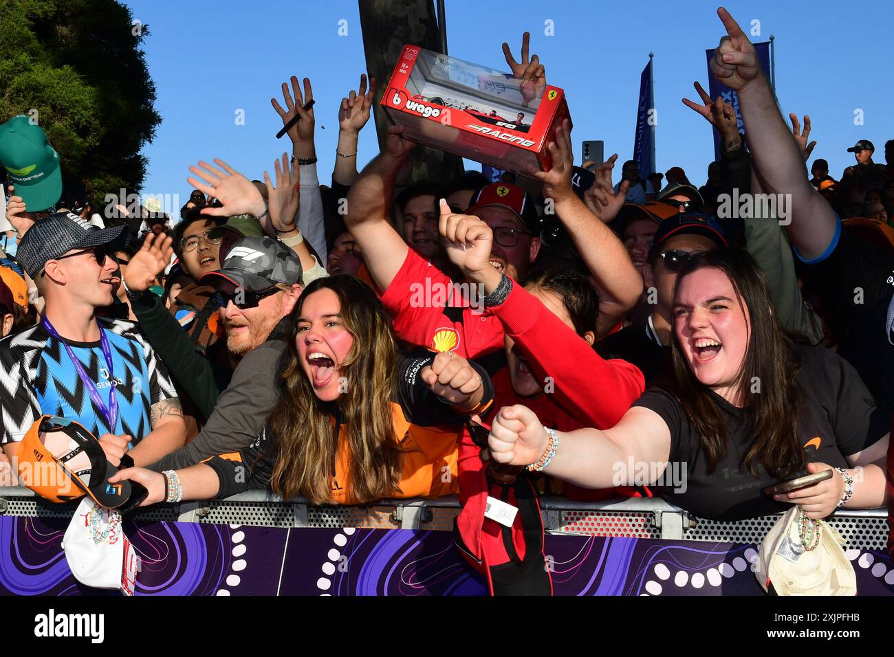 Giorno 1 del Gran Premio di Formula 1 australiano Rolex 2024 presso il circuito di Albert Park, Melbourne, Victoria, il 21 marzo 2024. Appassionati di F1 che mostrano la loro passione... Foto Stock