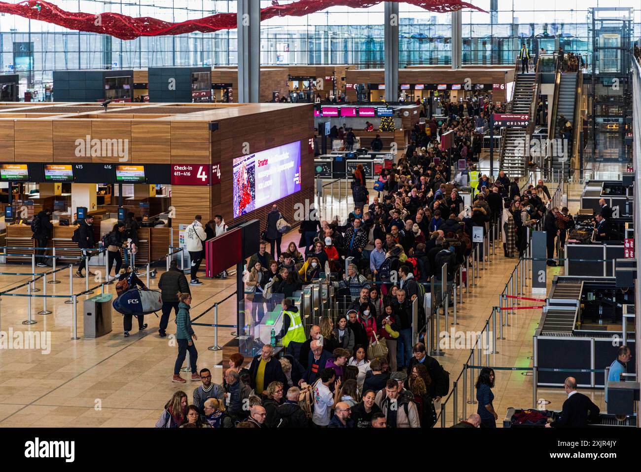 L'aeroporto BER non riesce ancora a controllare il tempo di attesa al controllo di sicurezza Foto Stock