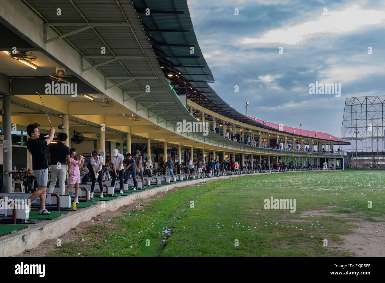 Campo pratica da golf a due piani Foto Stock