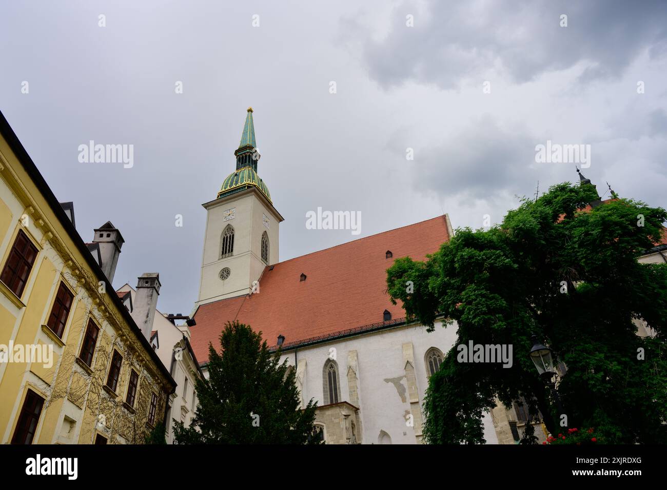 Facciata esterna della Cattedrale di San Martino Katedrala Svateho Martina a Bratislava, Slovacchia Foto Stock