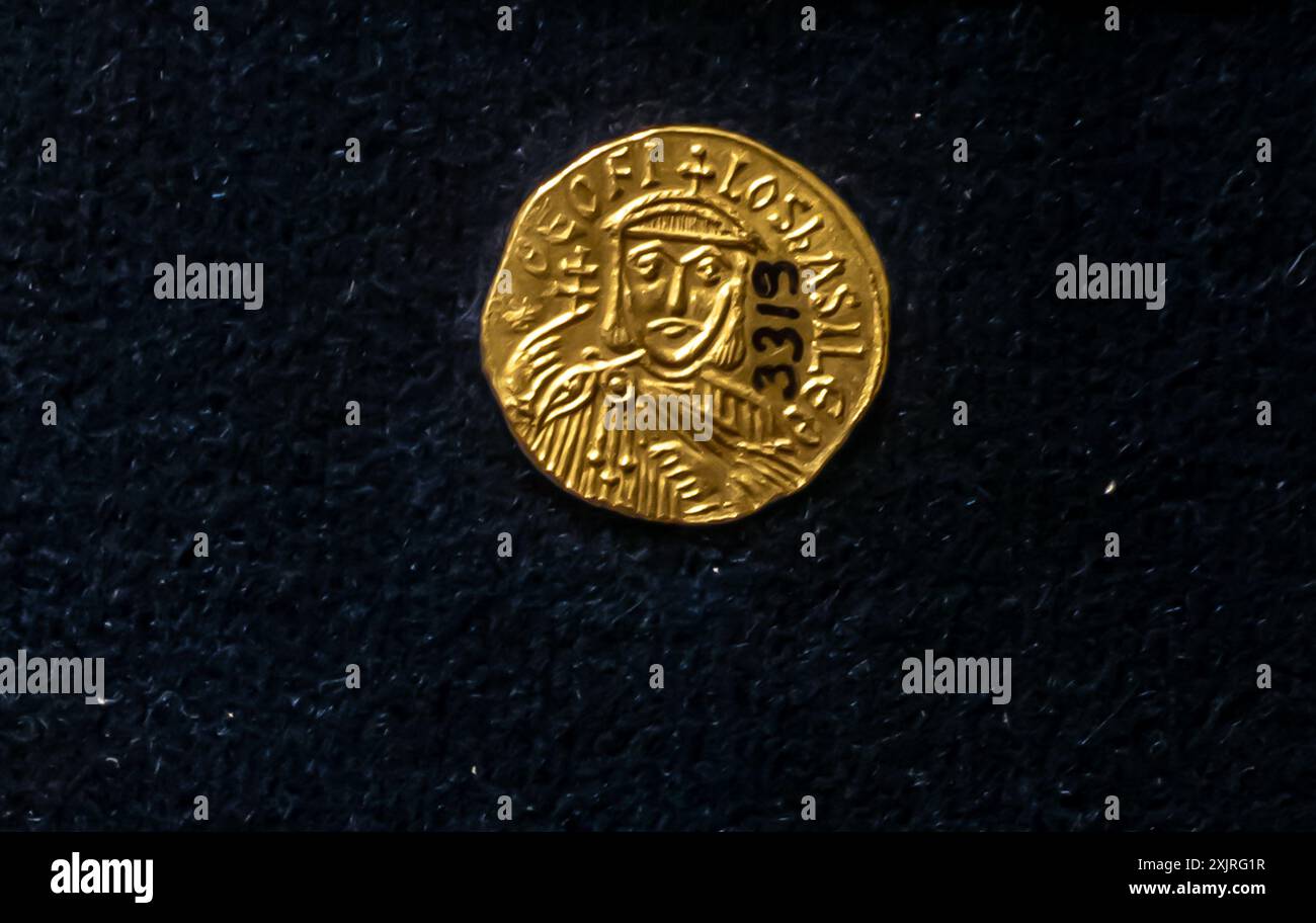 Monete d'oro bizantine, imperatori Basilio i soprannominato "il macedone" , Costantino (Kōnstantīnos) (868 - 879 d.C.) IX secolo d.C., Impero romano d'Oriente Foto Stock