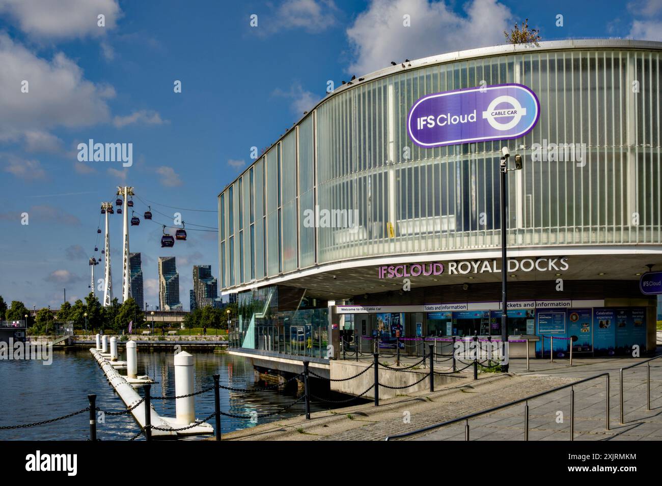 IFS Cloud Cable Car Northern Terminal, Royal Victoria Dock, Borough of Newham, Londra, Inghilterra, REGNO UNITO Foto Stock
