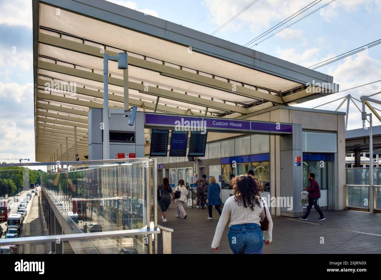Custom House Station, Royal Victoria Dock, Borough of Newham, Londra, Inghilterra, REGNO UNITO Foto Stock