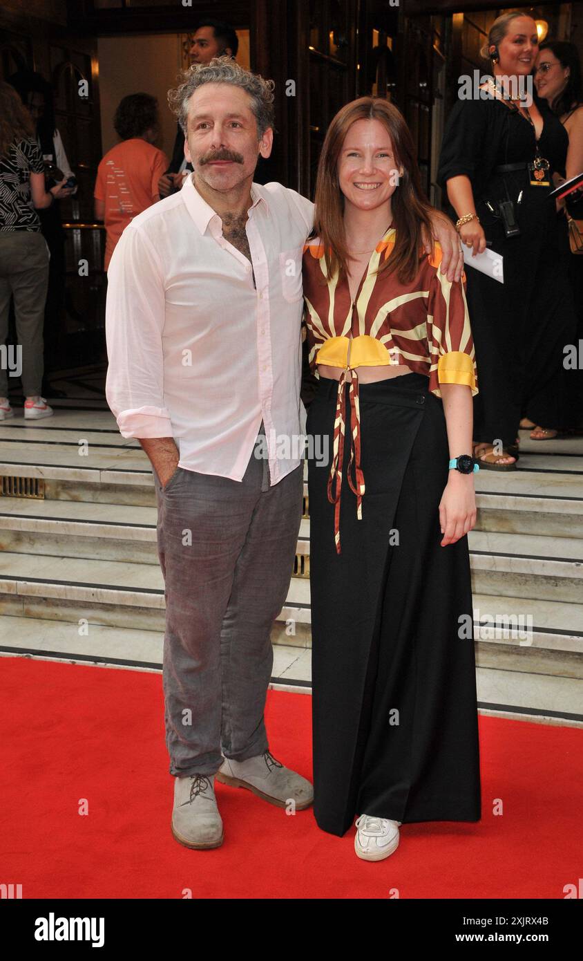 Elliot Levey e Rebecca Frecknall al "Ciao, Dolly!" Serata stampa musicale, The London Palladium, Argyll Street, giovedì 18 luglio 2024 a Londra Foto Stock