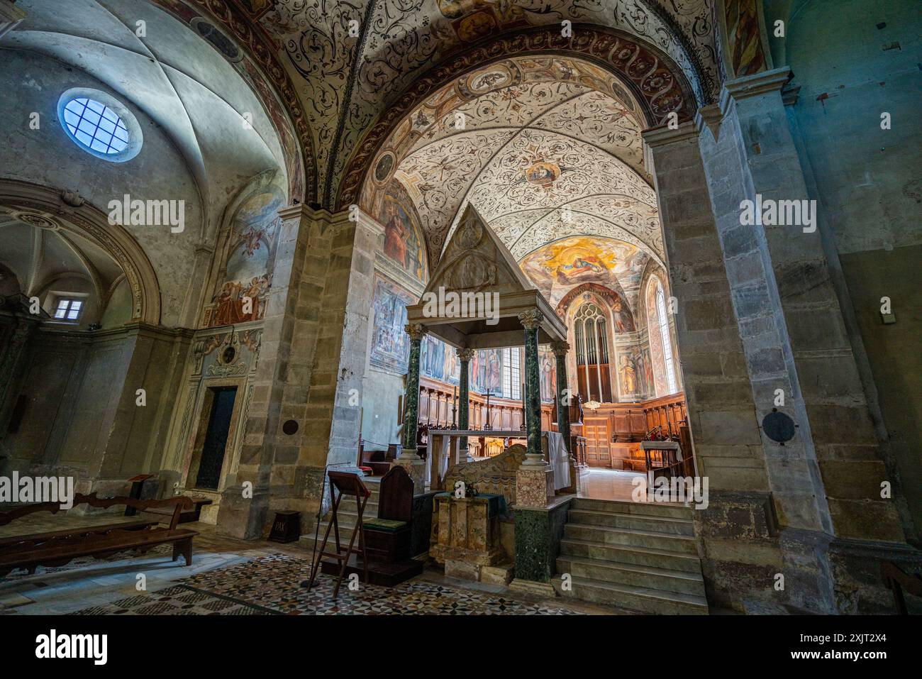 Vista interna nella meravigliosa Abbazia di Farfa, in provincia di Rieti, Lazio, Italia. Foto Stock