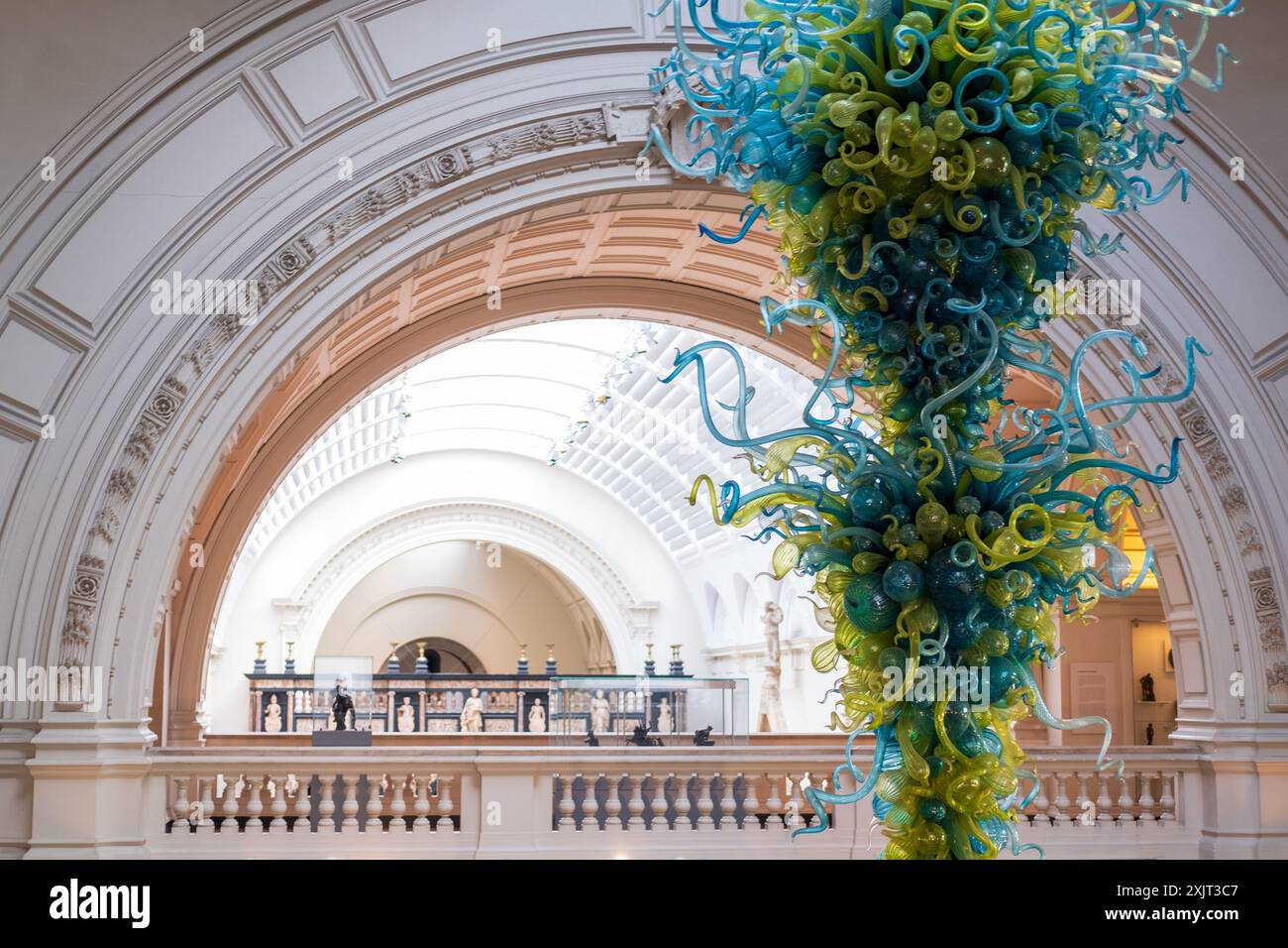 Victoria & Albert Museum, lampadario in vetro dell'artista culturale americano Dale Chihuly, Londra, Inghilterra Foto Stock