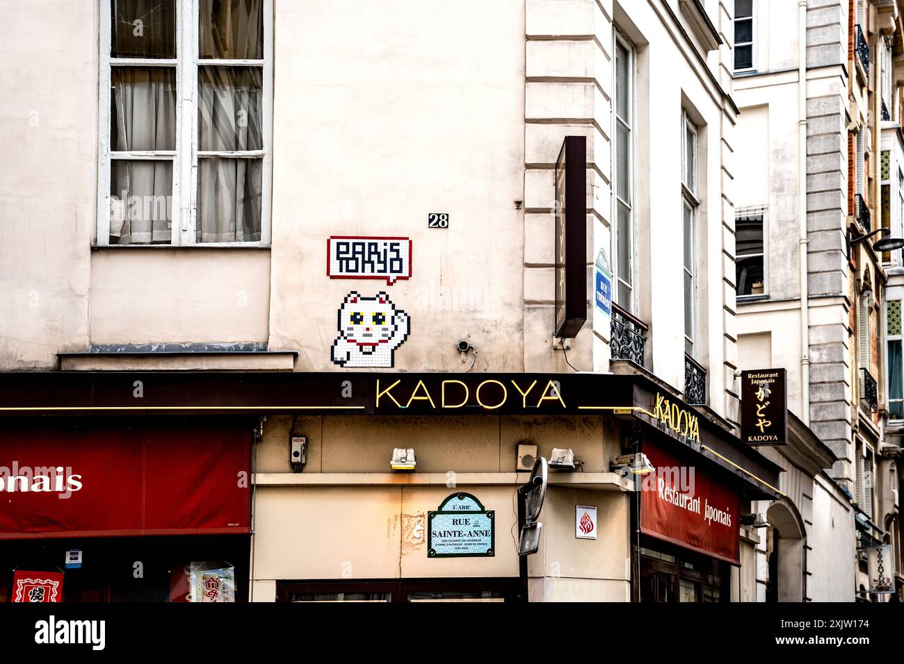 Rue Saint Anne, una strada nel quartiere Palais-Royal, famosa per i suoi ristoranti giapponesi, Parigi, Francia Foto Stock