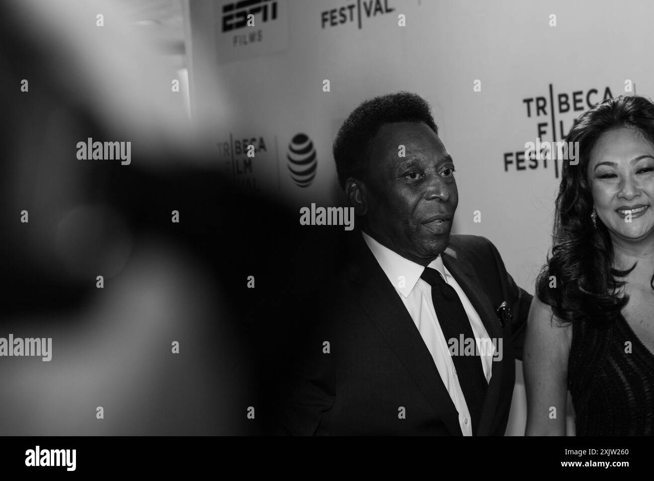 23 aprile 2016 - New York City, USA: La leggenda del calcio Pele of Brazil posa durante il 15° Tribeca Film Festival (© Mickael Chavet) Foto Stock