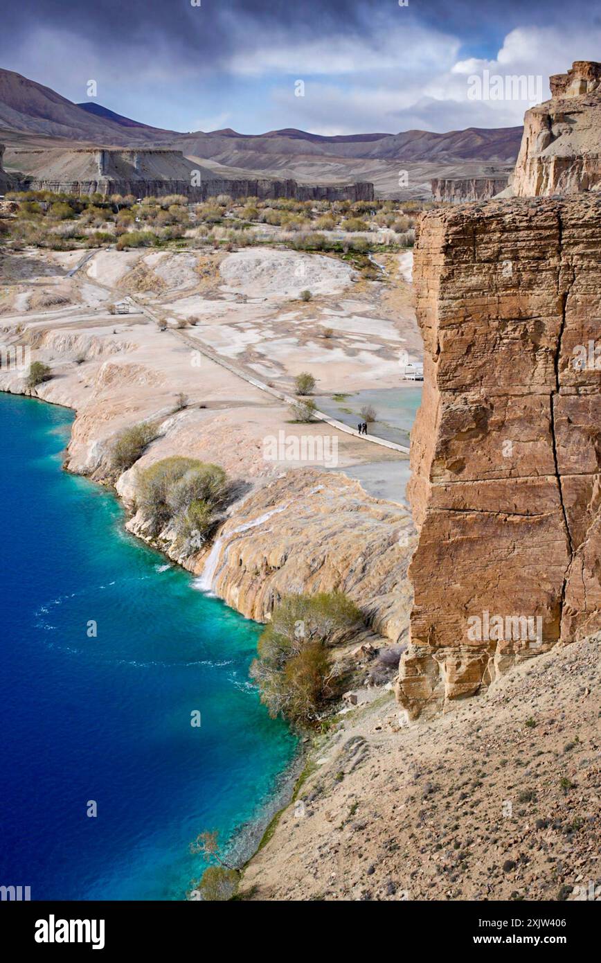 Il Parco Nazionale Band-e Amir, nella provincia di Bamiyan, Afghanistan centrale, è famoso per la sua catena di sei laghi intensamente blu ricchi di minerali. Foto Stock