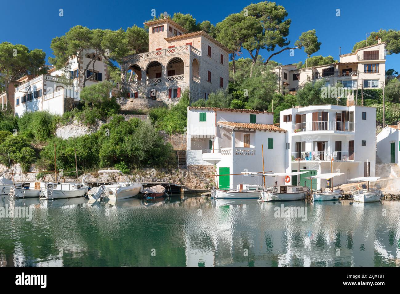 Caló d'en Busquets con gli alloggi e le case dei vecchi pescatori a Cala Figuera - Maiorca Foto Stock