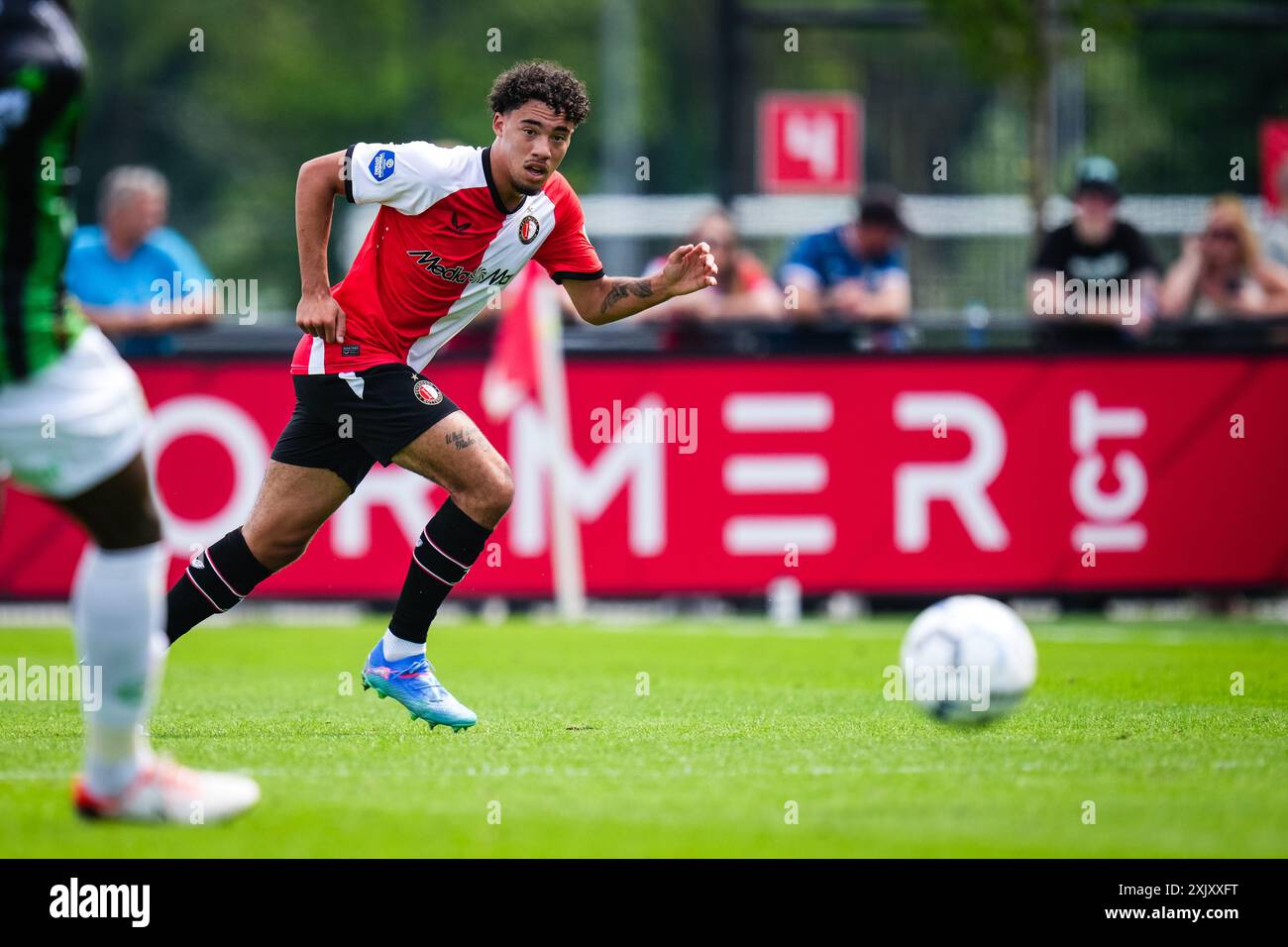 Rotterdam, Paesi Bassi. 20 luglio 2024. Rotterdam - Jayden Candelaria del Feyenoord durante la terza amichevole in preparazione della stagione Eredivisie 2024/2025 tra Feyenoord e Cercle Brugge K.S.V. il 20 luglio 2024 al Nieuw Varkenoord di Rotterdam, Paesi Bassi Credit: Box to Box Pictures/Alamy Live News Foto Stock