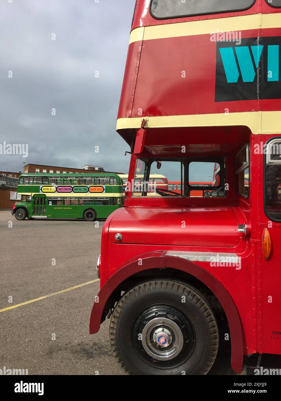 Autobus a due piani classici Devon General in mostra a Exeter nel Devon, Inghilterra Foto Stock