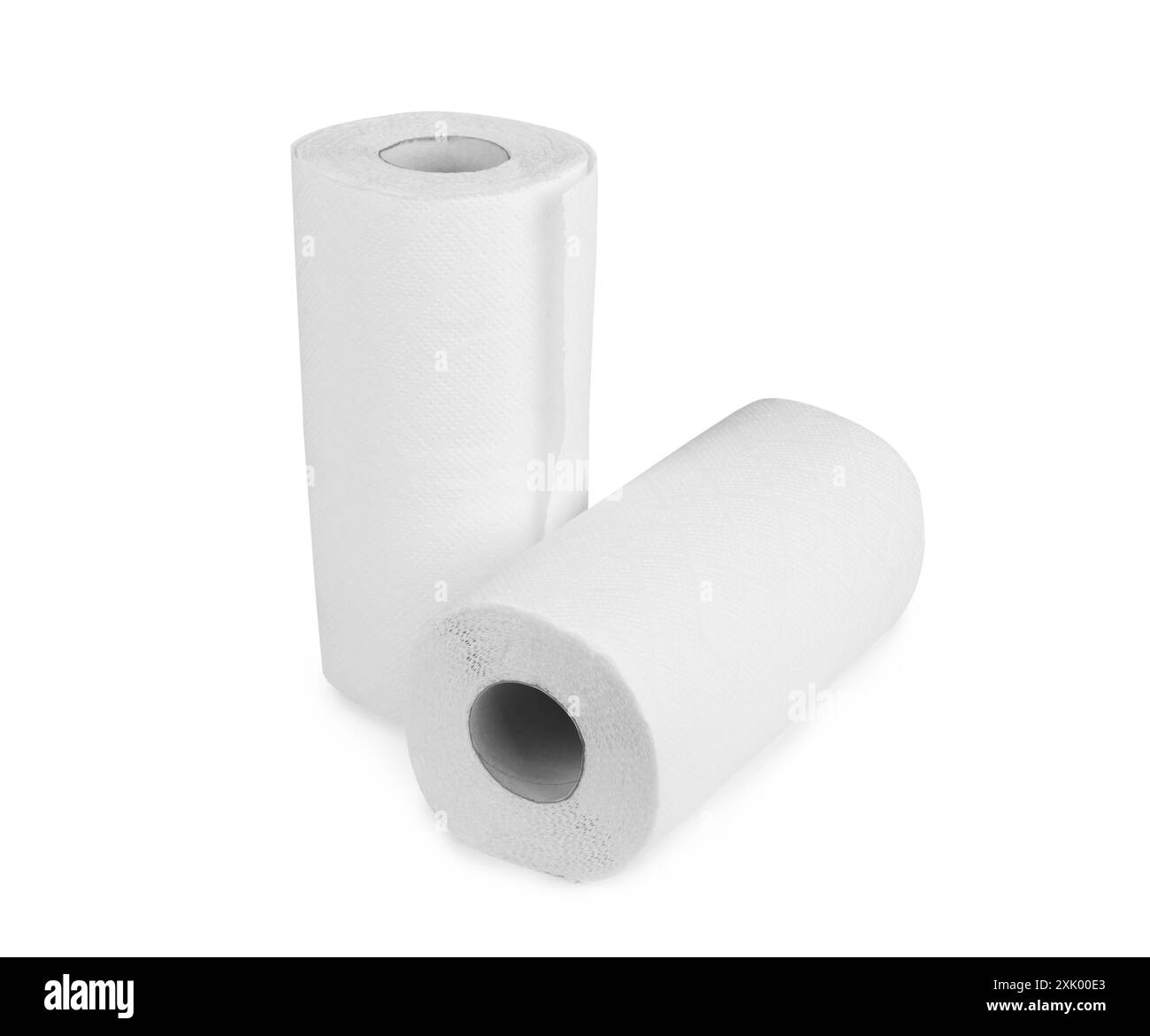 Rotoli di asciugamani di carta bianca, isolati su sfondo bianco Foto Stock