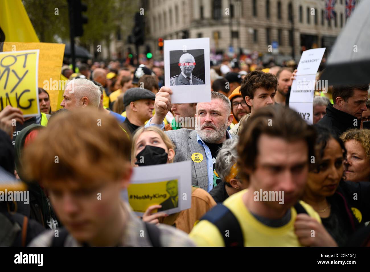 6 maggio 2023, Londra, Regno Unito: Folle di manifestanti anti anti-monarchici si recano per le strade del centro di Londra per protestare contro l'incoronazione di re Carlo III oggi. Foto Stock