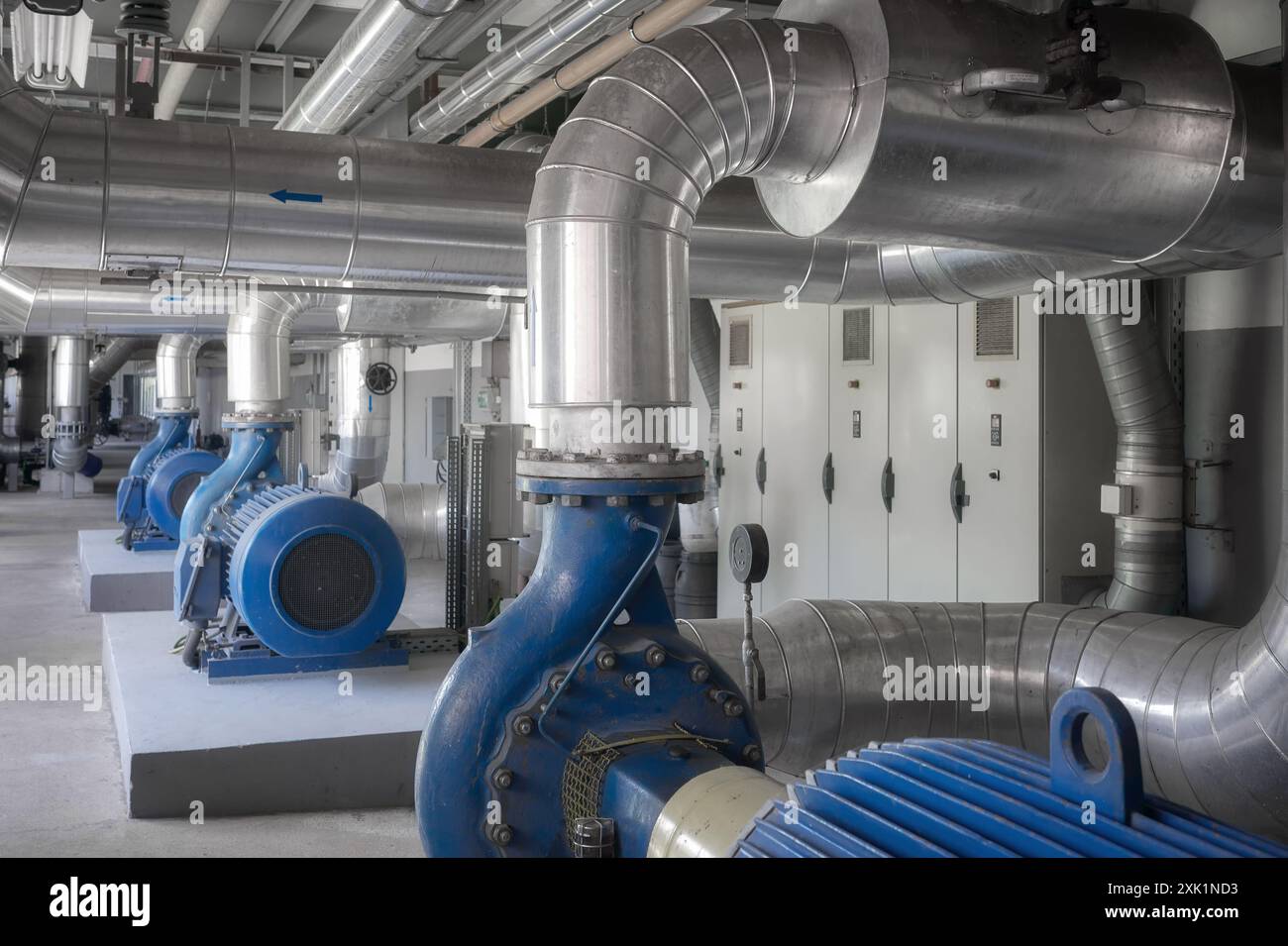 Pompe ad alta potenza all'interno di un impianto di riscaldamento. Foto Stock