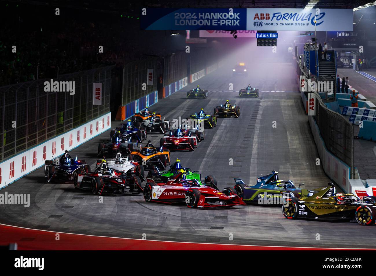 Londra, Royaume University. 20 luglio 2024. 22 ROWLAND Oliver (gbr), Nissan Formula e Team, Nissan e-4ORCE 04, azione, partenza gara durante l'ePrix di Londra 2024 di Hankook, decimo incontro del Campionato Mondiale ABB FIA Formula e 2023-24, sull'Excel London dal 18 al 21 giugno 2024 a Londra, Regno Unito - foto Javier Jimenez/DPPI credito: media DPPI/Alamy Live News Foto Stock