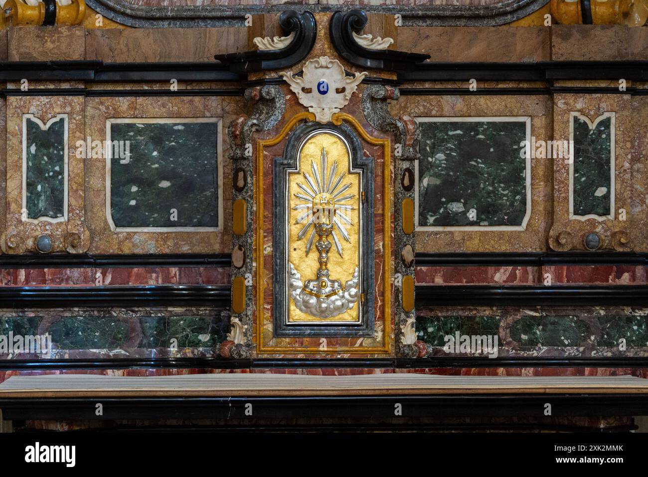 Il tabernacolo con l'Eucaristia nel Duomo di Pavia a Pavia, Italia. Foto Stock