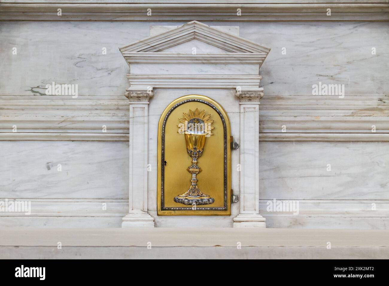 Il tabernacolo con l'Eucaristia nel Duomo di Pavia a Pavia, Italia. Foto Stock