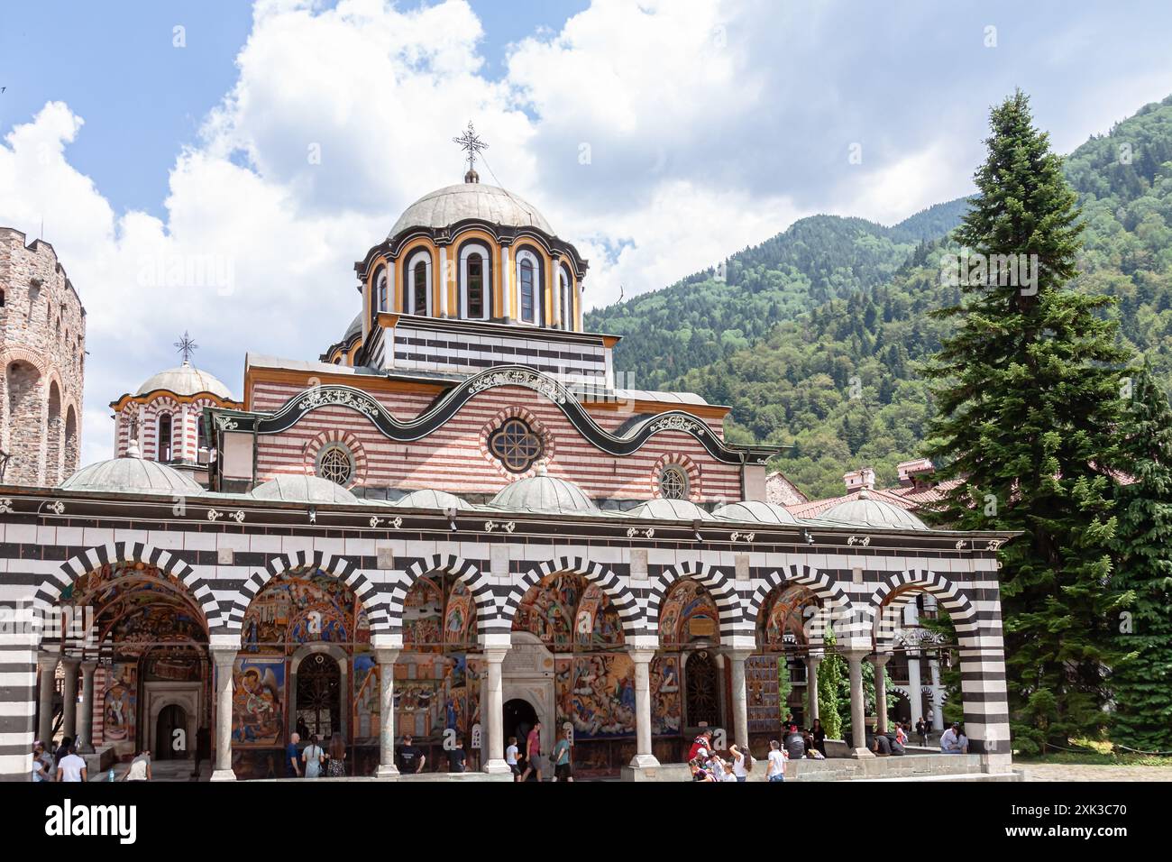 MONASTERO DI RIL, BULGARIA - 14.07. 2024: Visita turistica al monastero di San Ivan Rila, regione di Kyustendil, Bulgaria Foto Stock