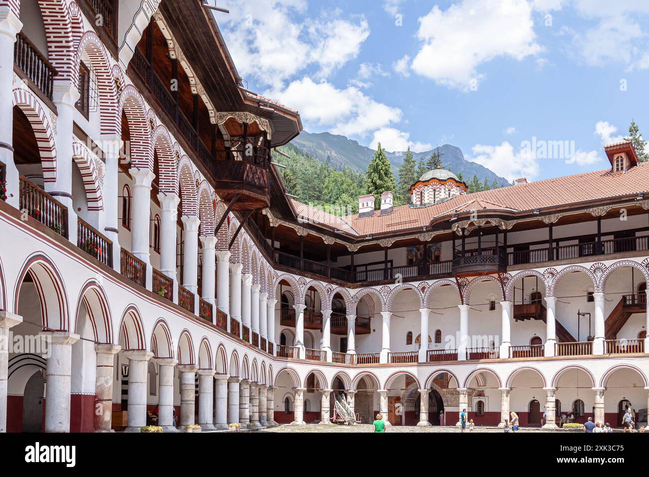 MONASTERO DI RIL, BULGARIA - 14.07. 2024: Visita turistica al monastero di San Ivan Rila, regione di Kyustendil, Bulgaria Foto Stock