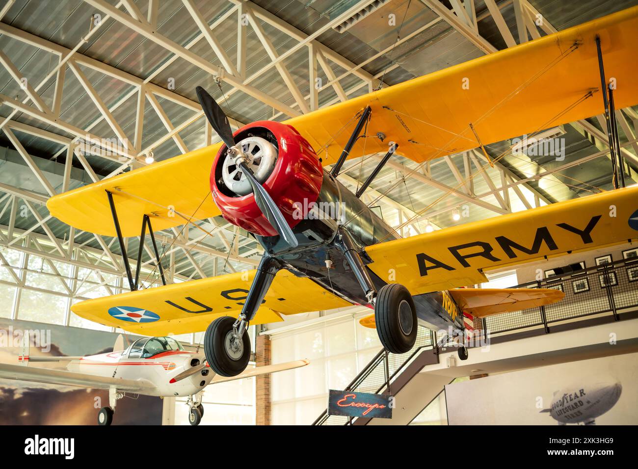 College Park Aviation Museum Historic Aircraft College Park Maryland // COLLEGE PARK, Maryland, Stati Uniti - il College Park Aviation Museum espone aerei storici e manufatti dell'aviazione. Il museo si trova presso il College Park Airport, l'aeroporto più antico del mondo in continua attività. I visitatori possono esplorare le mostre che raccontano i primi giorni del volo e il ruolo dell'aeroporto nella storia dell'aviazione. Foto Stock