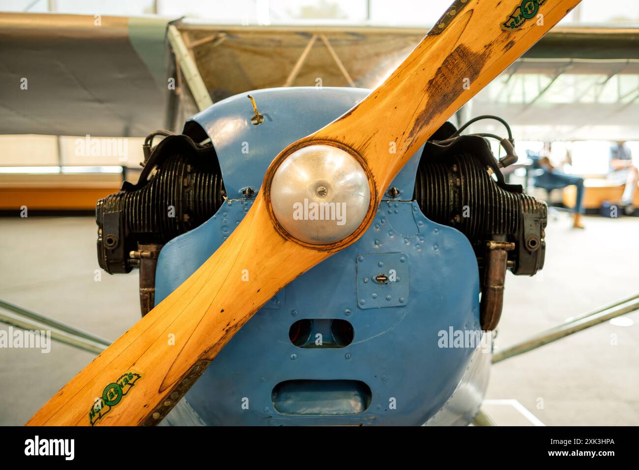 College Park Aviation Museum Aircraft Engine e Propeller College Park Maryland // COLLEGE PARK, Maryland, Stati Uniti - il College Park Aviation Museum espone aerei storici e manufatti dell'aviazione. Il museo si trova presso il College Park Airport, l'aeroporto più antico del mondo in continua attività. I visitatori possono esplorare le mostre che raccontano i primi giorni del volo e il ruolo dell'aeroporto nella storia dell'aviazione. Foto Stock